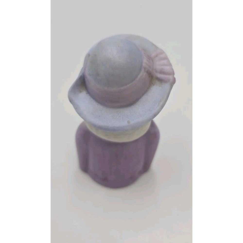 Avon 1983 Vintage Porcelain Lady Bust Figurine Lavender Hat Victorian - Picture 4 of 9